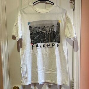 FRIENDS White Graphic Tee